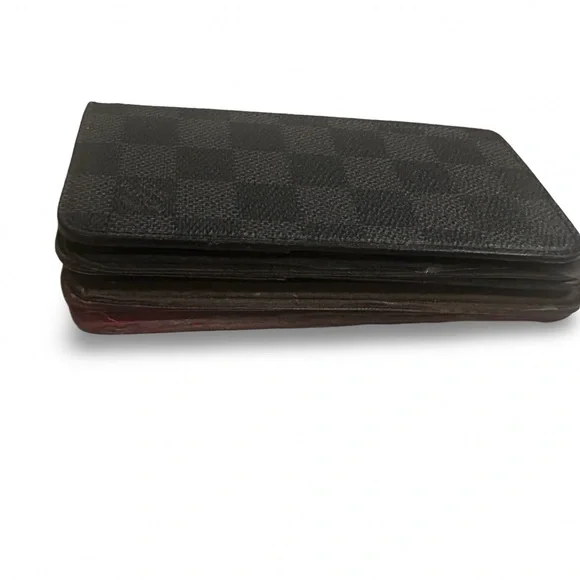 🔥 LOUIS VUITTON IPHONE CASE LOT 🔥 (Retail $995+ Value!) – NEW + PRE-OWNE… - Picture 7 of 9